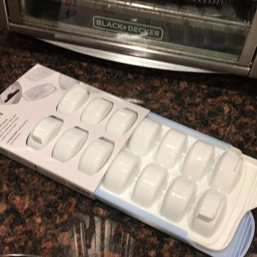 ICE CUBES AND POPS